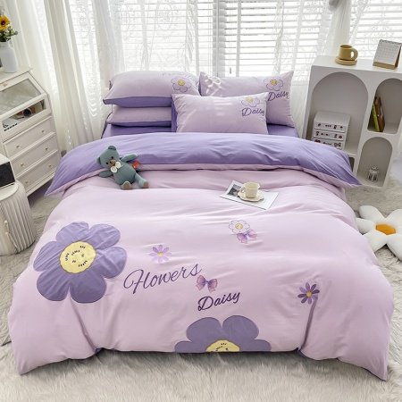 Lavender and Lilac Purple Daisy Flower Feminine Girly Trendy Pastel Style Full, Queen Size Bedding Sets