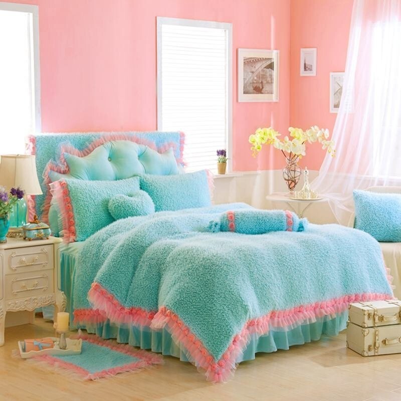 Elegant Turquoise Warm Lace Edge Twin, Full, Queen Size Bedding Sets