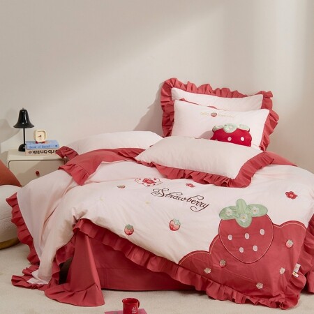 Strawberry Girly Ruffle Full, Queen Size Bedding Sets